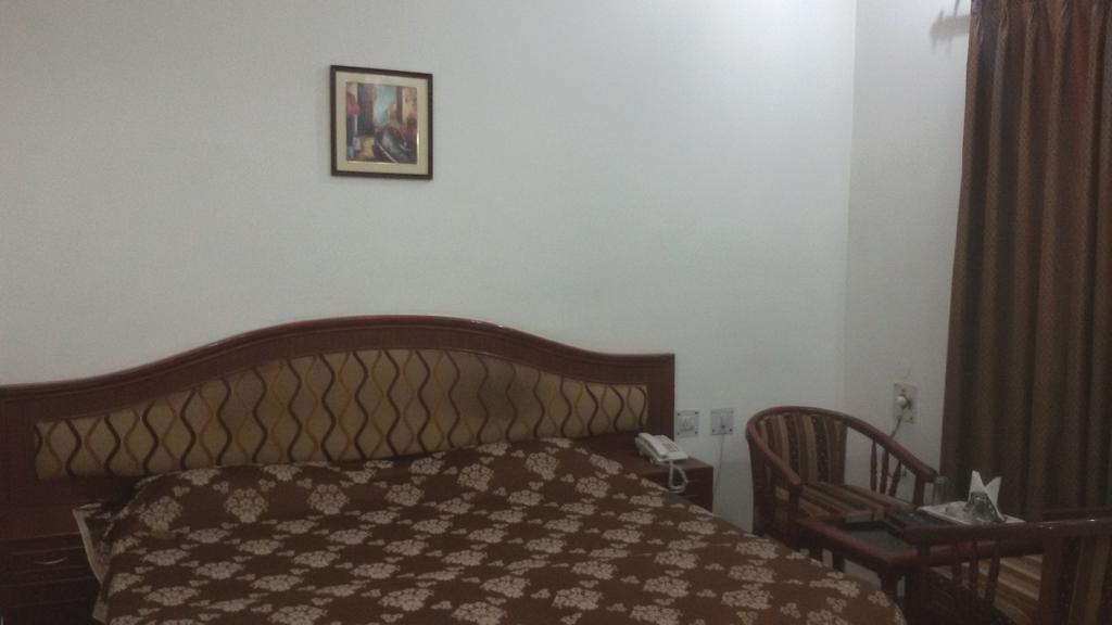 Hotel Sunrise Inn Lucknow Exteriör bild