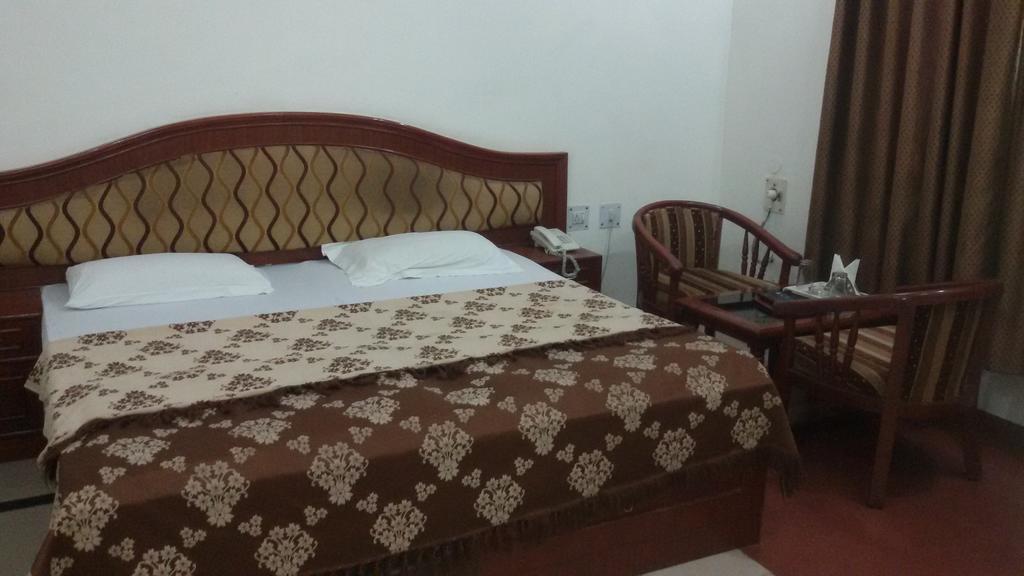 Hotel Sunrise Inn Lucknow Exteriör bild