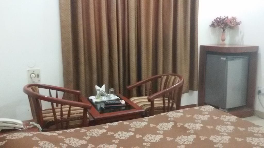 Hotel Sunrise Inn Lucknow Exteriör bild