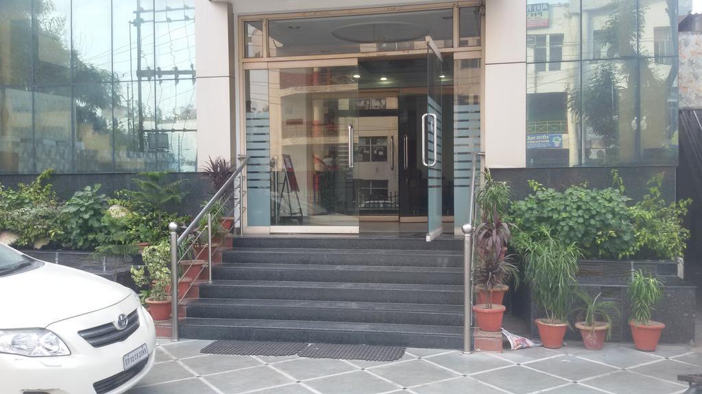 Hotel Sunrise Inn Lucknow Exteriör bild