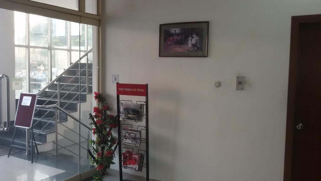 Hotel Sunrise Inn Lucknow Exteriör bild