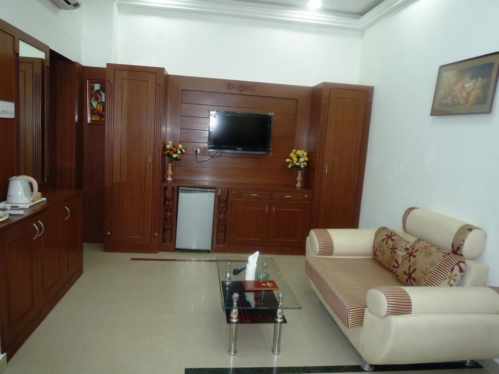 Hotel Sunrise Inn Lucknow Exteriör bild