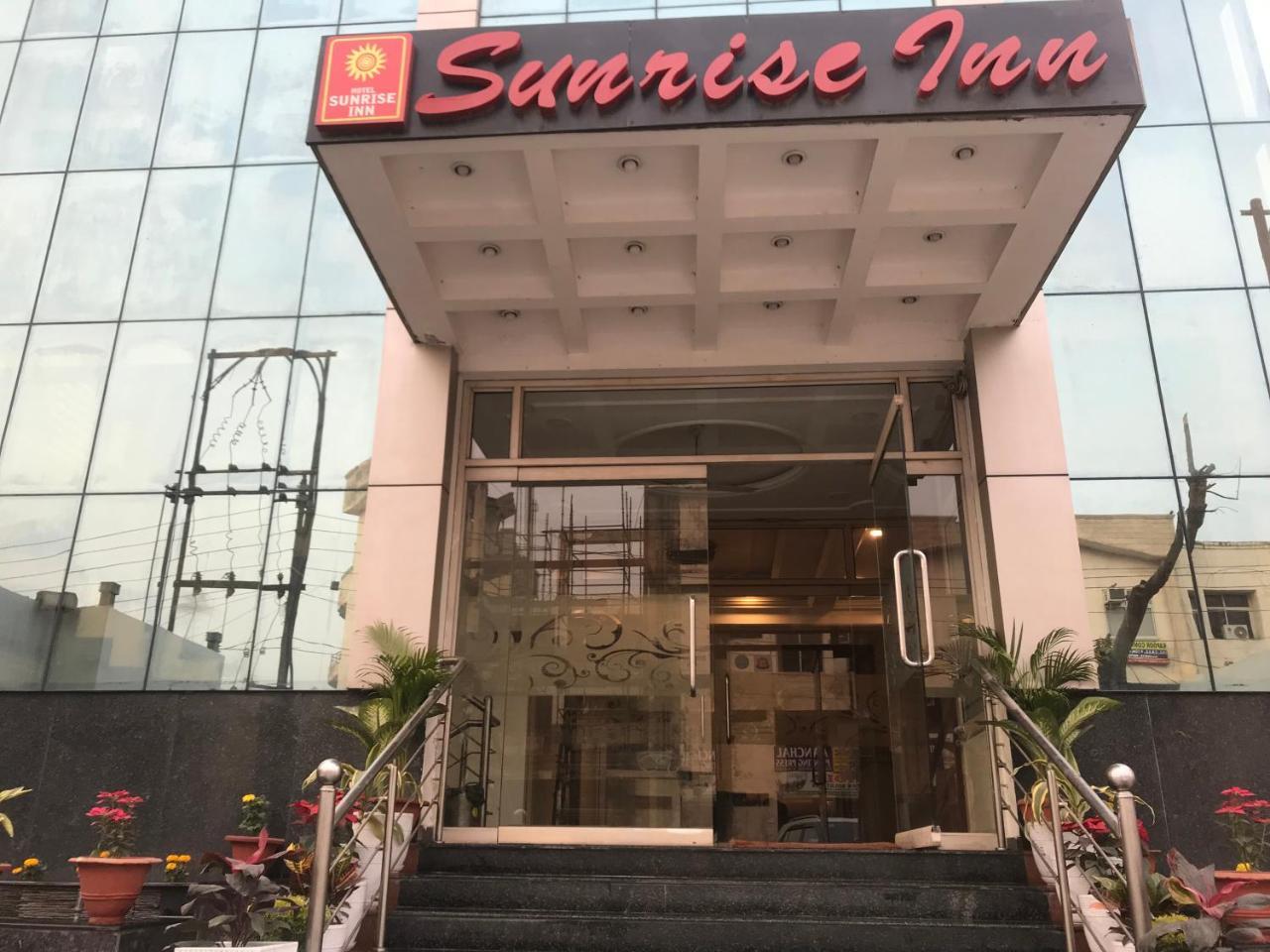 Hotel Sunrise Inn Lucknow Exteriör bild