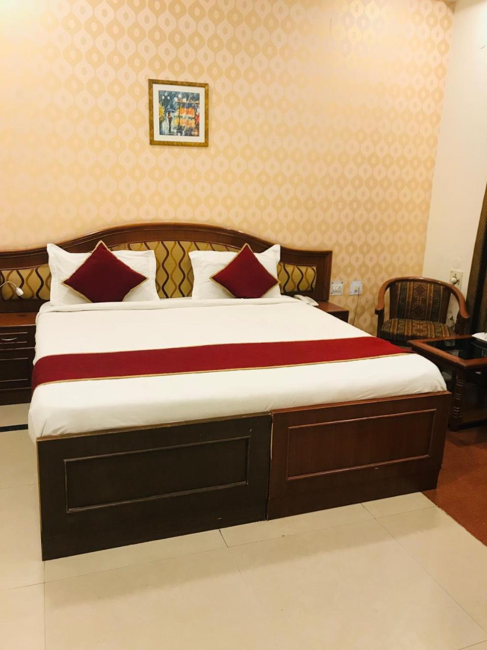 Hotel Sunrise Inn Lucknow Exteriör bild