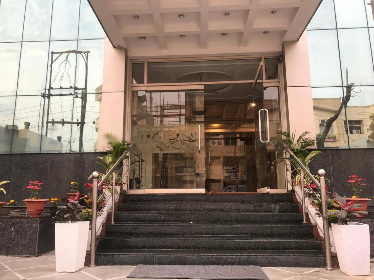 Hotel Sunrise Inn Lucknow Exteriör bild