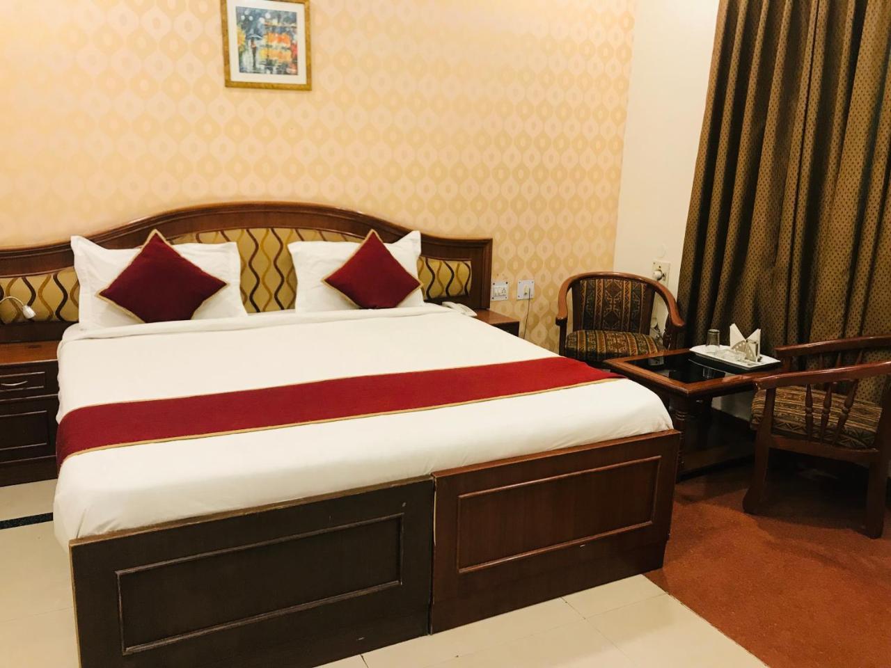 Hotel Sunrise Inn Lucknow Exteriör bild