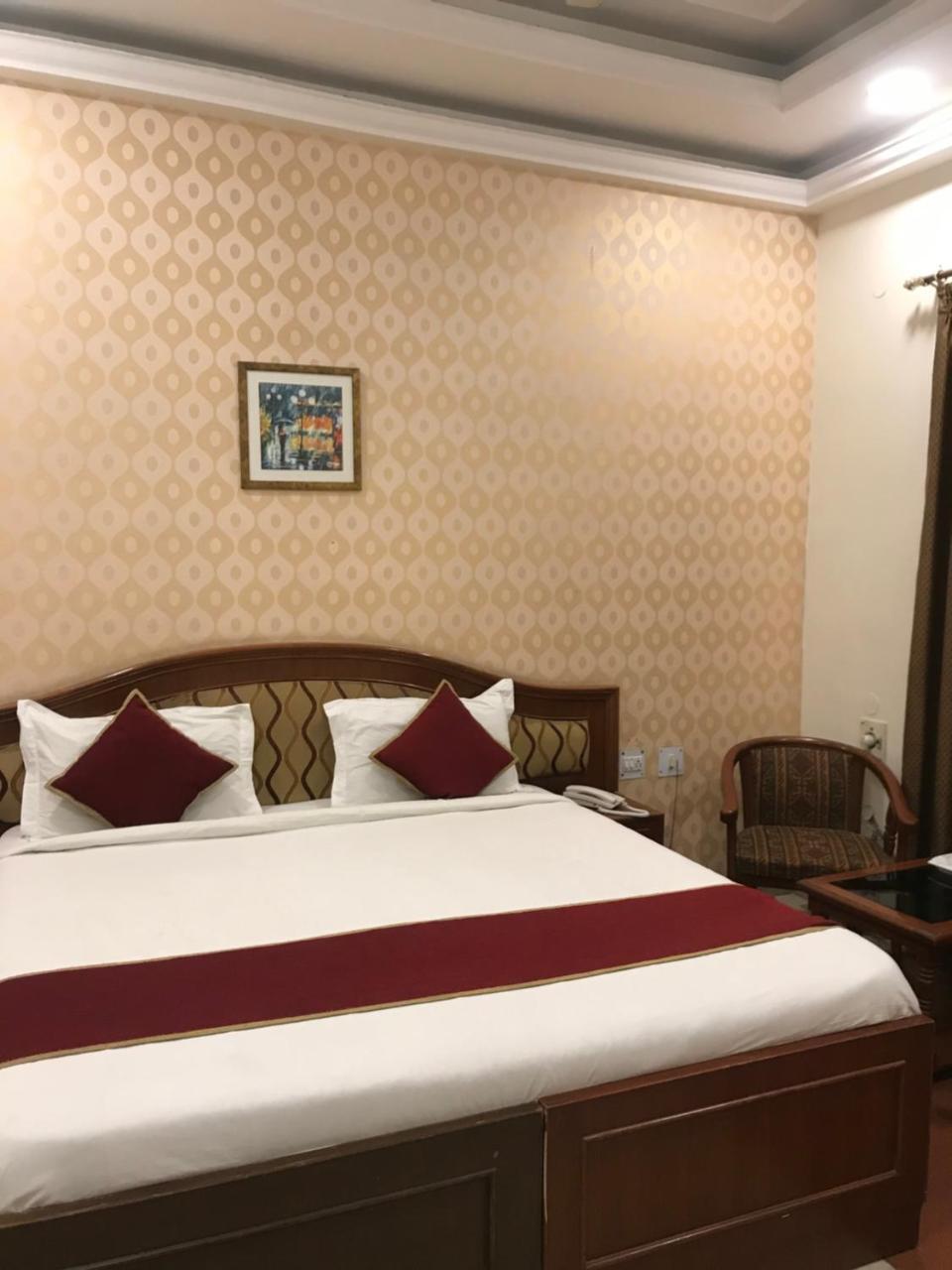 Hotel Sunrise Inn Lucknow Exteriör bild