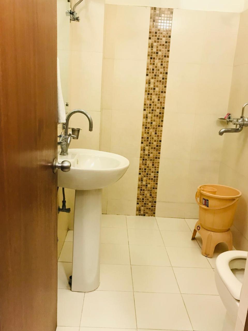 Hotel Sunrise Inn Lucknow Exteriör bild