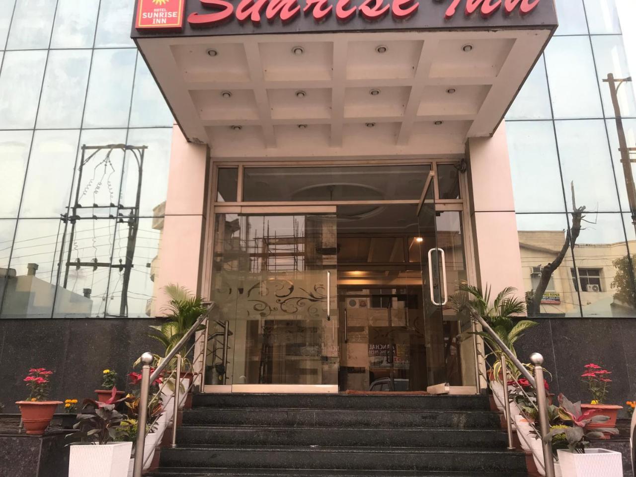 Hotel Sunrise Inn Lucknow Exteriör bild