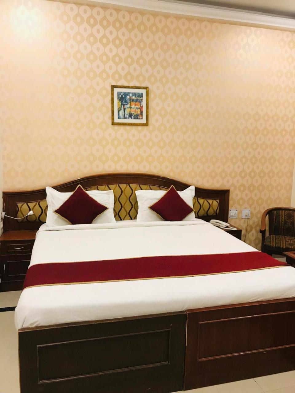 Hotel Sunrise Inn Lucknow Exteriör bild
